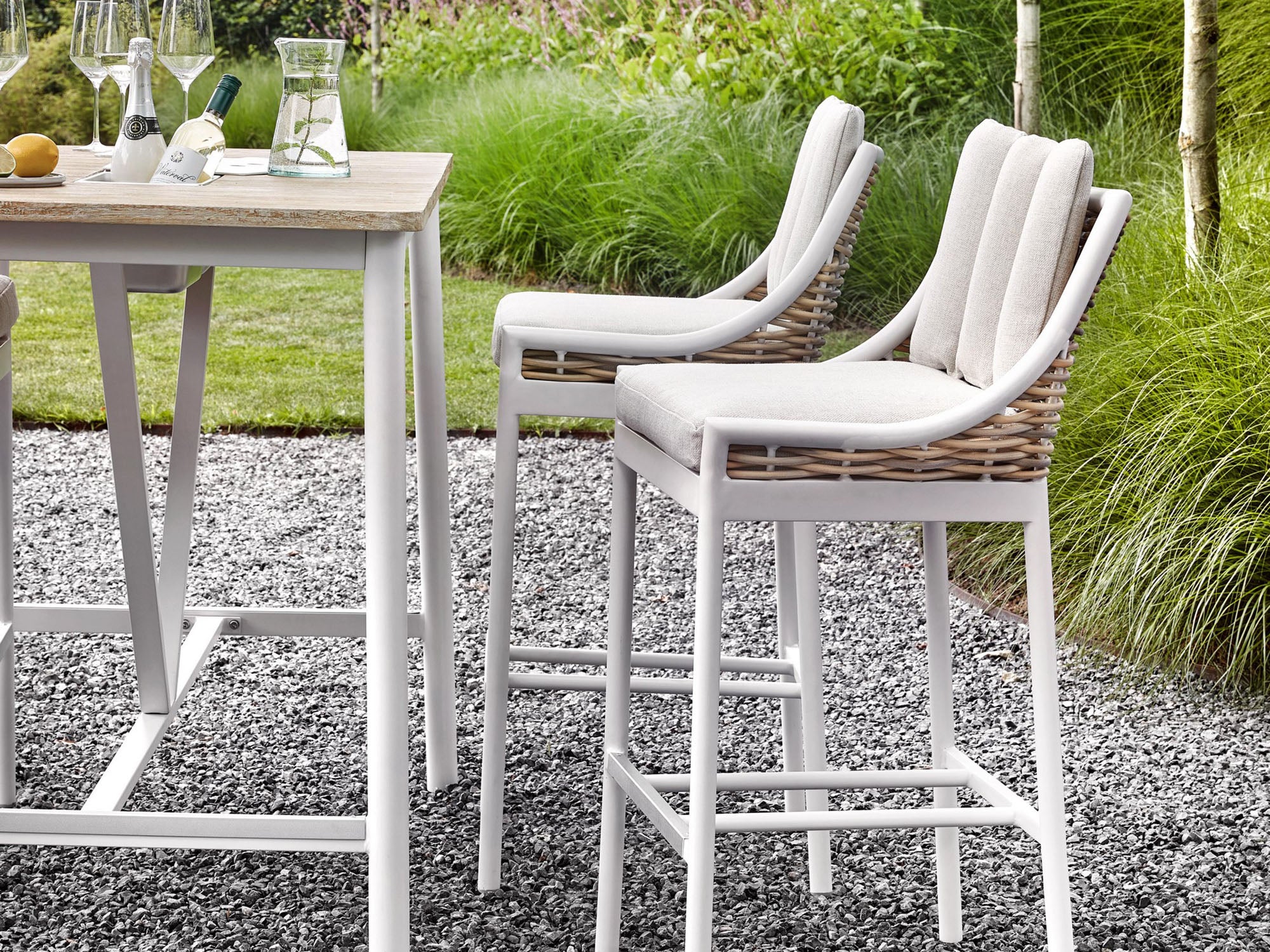 Milou_barset_oyster_barstoelen_wicker_aluminium_bartafel_2000x1500
